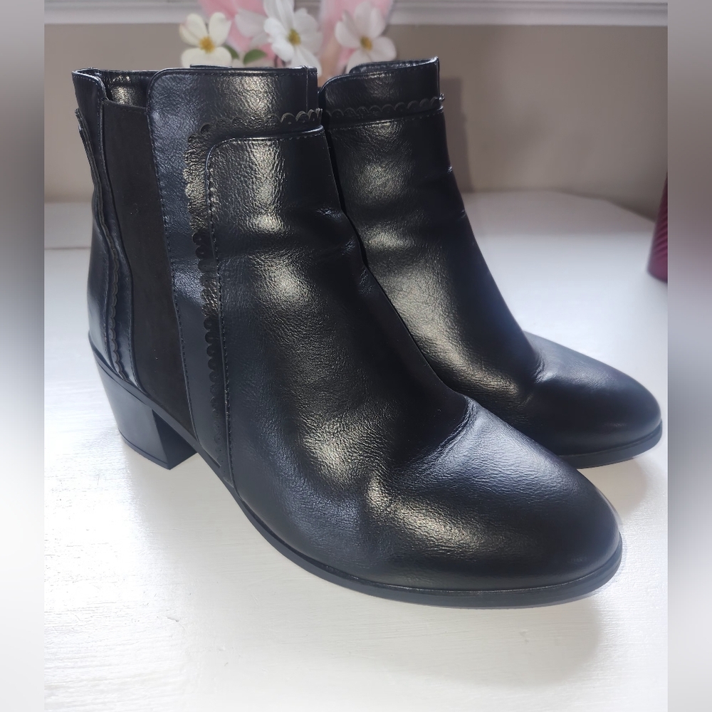 Evans Avenue 9 Extra Wide Black Leather Ankle Boots